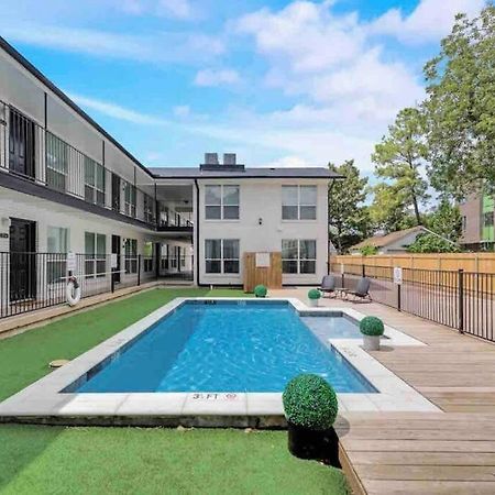 City Outside & Tranquility Inside Dallas Exterior photo